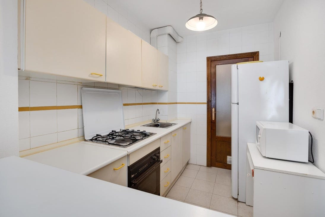 Ground Floor Bungalow with Sunny Terrace and Pool Views – Torrevieja