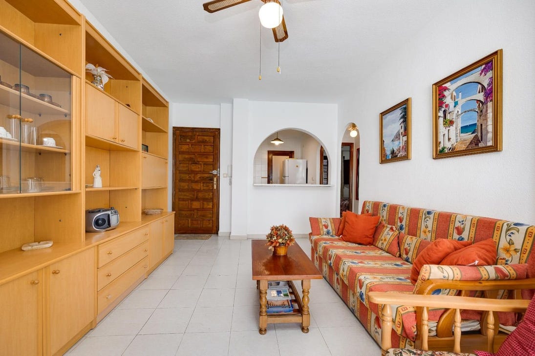 Ground Floor Bungalow with Sunny Terrace and Pool Views – Torrevieja