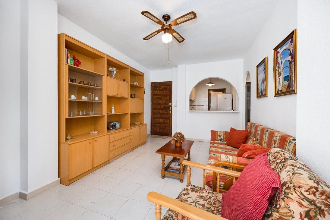 Ground Floor Bungalow with Sunny Terrace and Pool Views – Torrevieja