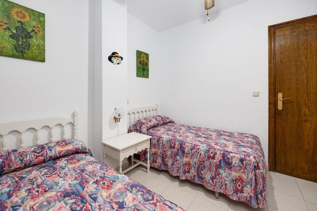 Ground Floor Bungalow with Sunny Terrace and Pool Views – Torrevieja