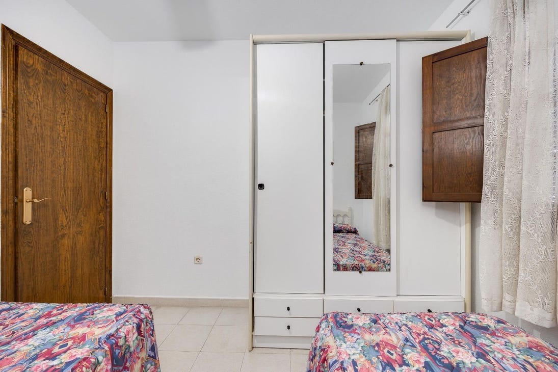 Ground Floor Bungalow with Sunny Terrace and Pool Views – Torrevieja