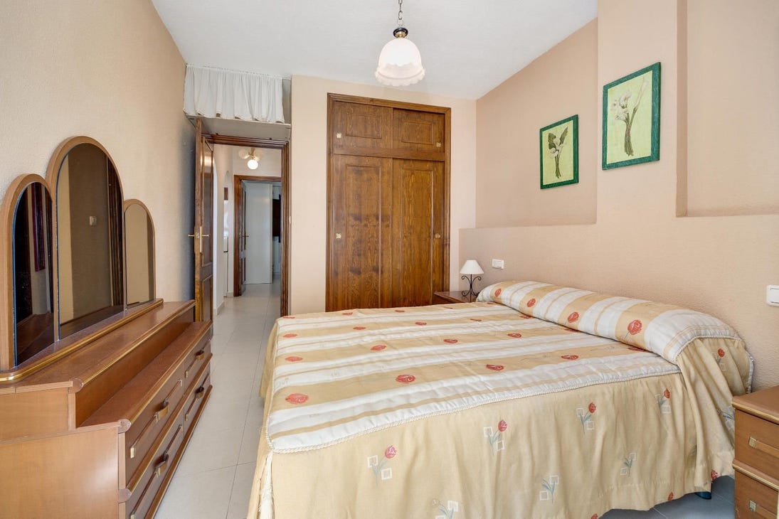 Ground Floor Bungalow with Sunny Terrace and Pool Views – Torrevieja