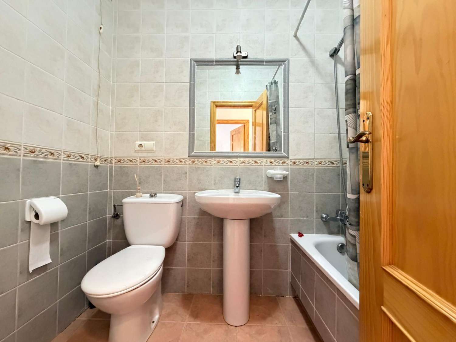 Top Floor Bungalow with Private Solarium and Pool – Aguas Nuevas, Torrevieja