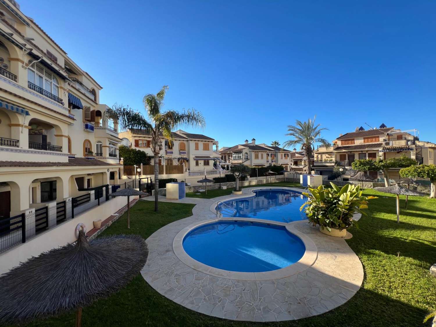 Apartmán s velkou terasou a výhledem na moře – Torrevieja