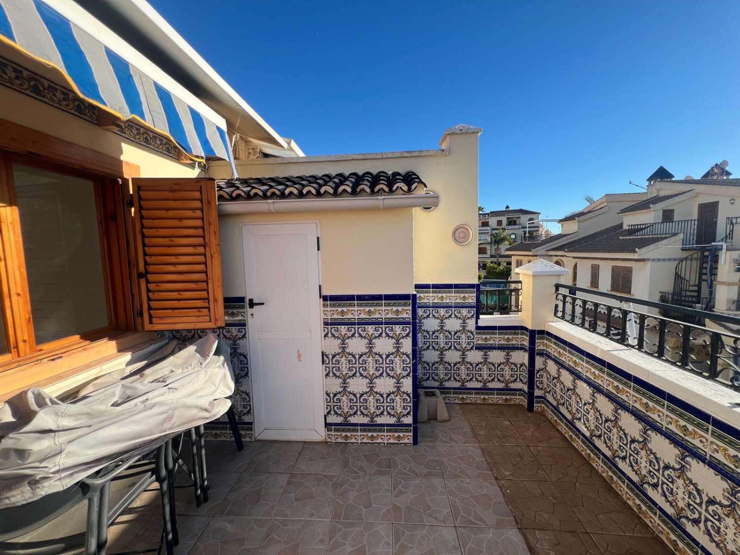 Apartmán s velkou terasou a výhledem na moře – Torrevieja