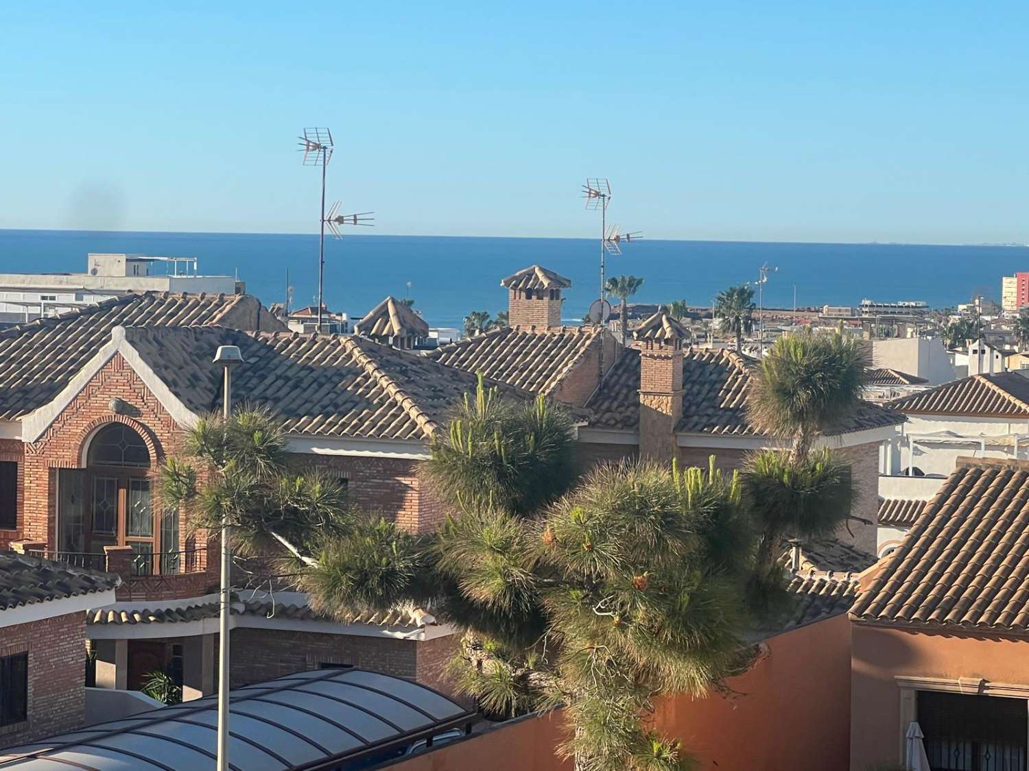 Apartmán s velkou terasou a výhledem na moře – Torrevieja