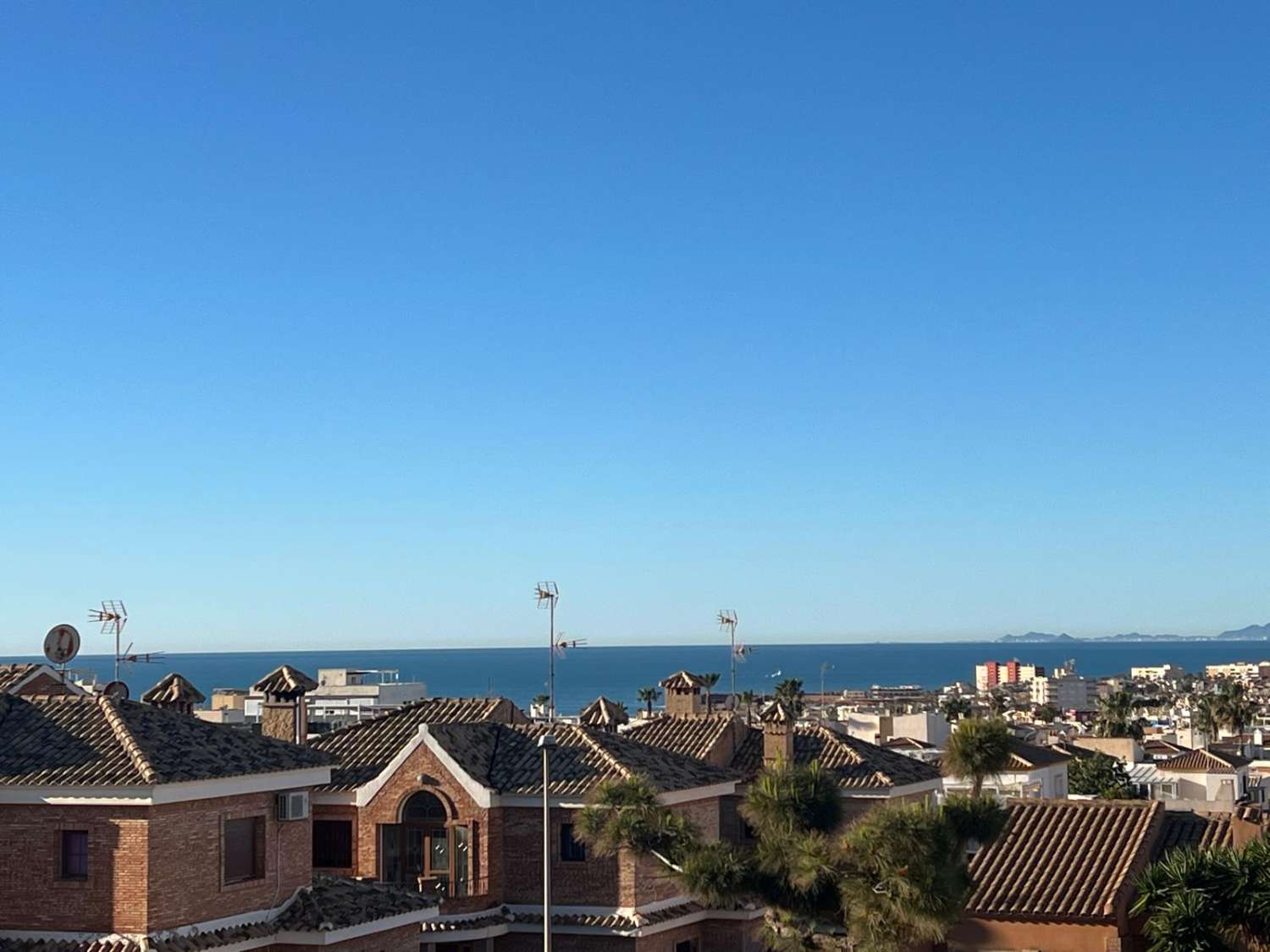 Apartmán s velkou terasou a výhledem na moře – Torrevieja