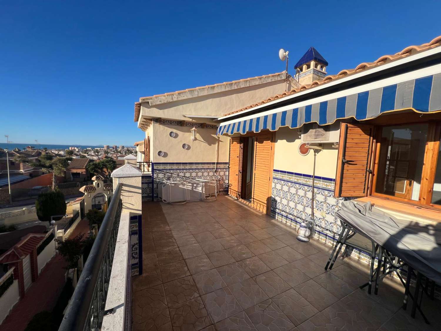 Apartmán s velkou terasou a výhledem na moře – Torrevieja