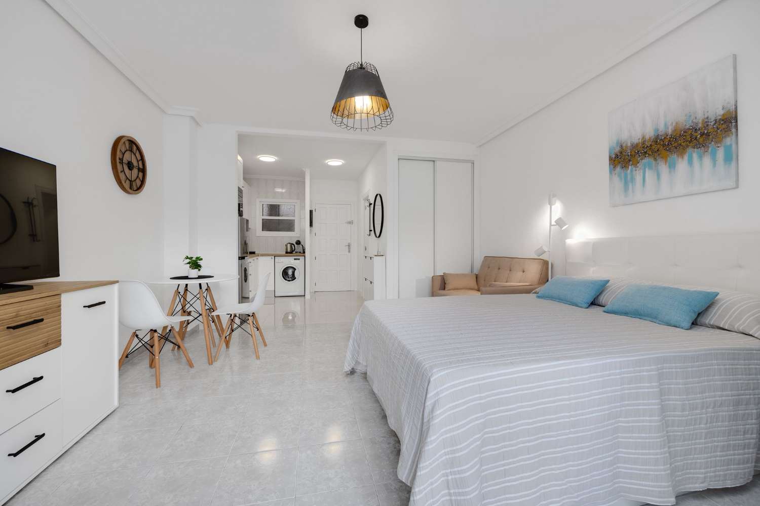 Moderní studio s bazénem a turistickou licencí – Torrevieja