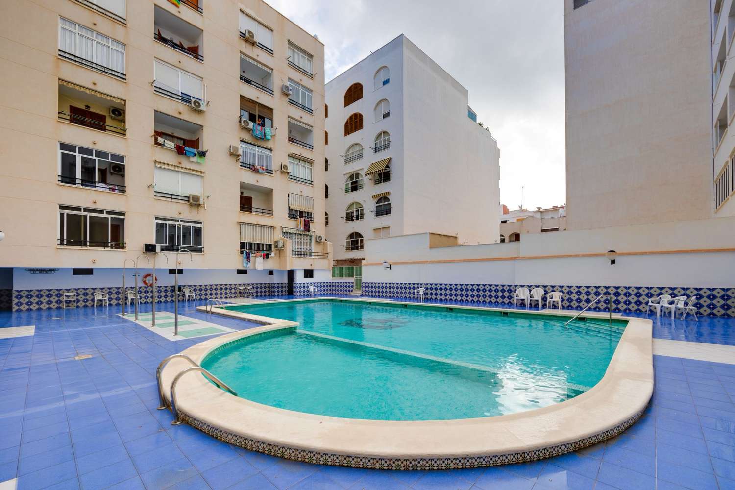 Moderní studio s bazénem a turistickou licencí – Torrevieja