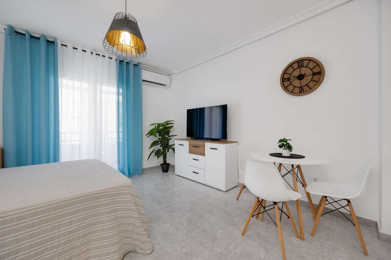 Moderní studio s bazénem a turistickou licencí – Torrevieja