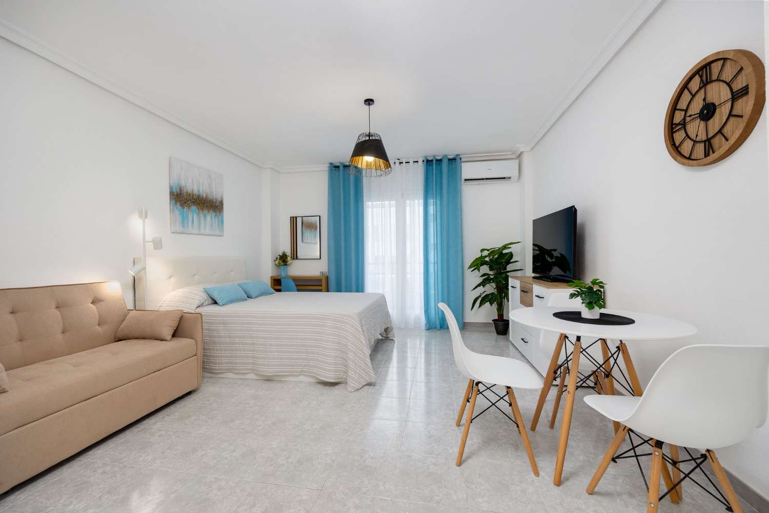 Moderní studio s bazénem a turistickou licencí – Torrevieja