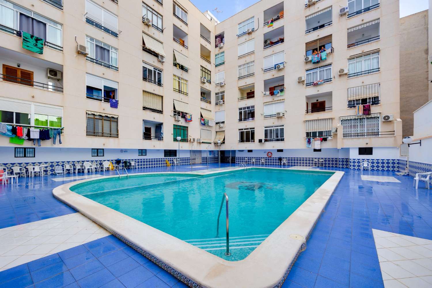 Moderní studio s bazénem a turistickou licencí – Torrevieja
