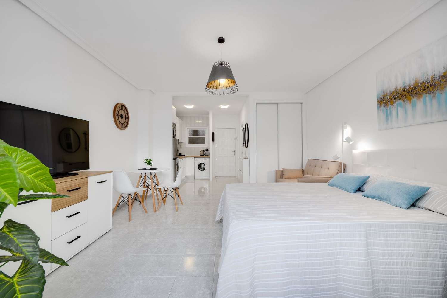 Moderní studio s bazénem a turistickou licencí – Torrevieja