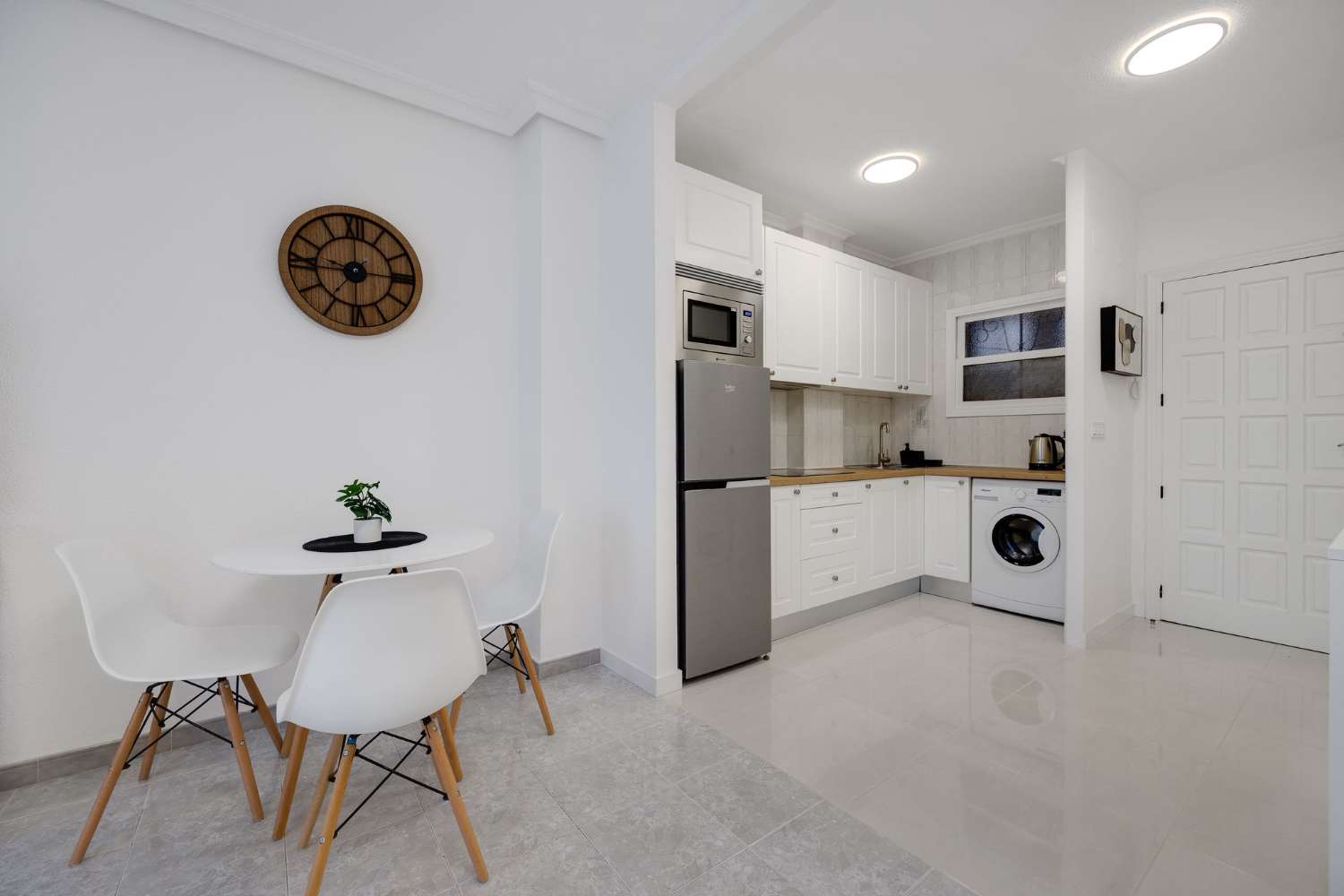 Moderní studio s bazénem a turistickou licencí – Torrevieja