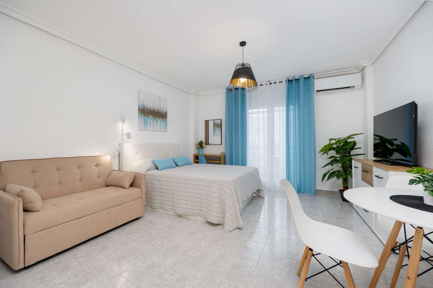 Moderní studio s bazénem a turistickou licencí – Torrevieja