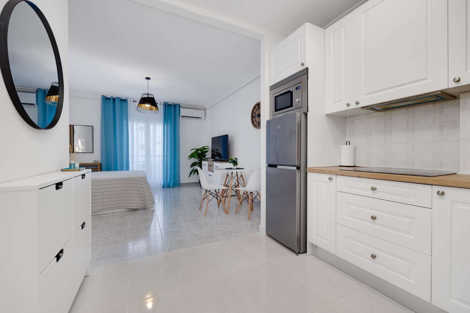 Moderní studio s bazénem a turistickou licencí – Torrevieja