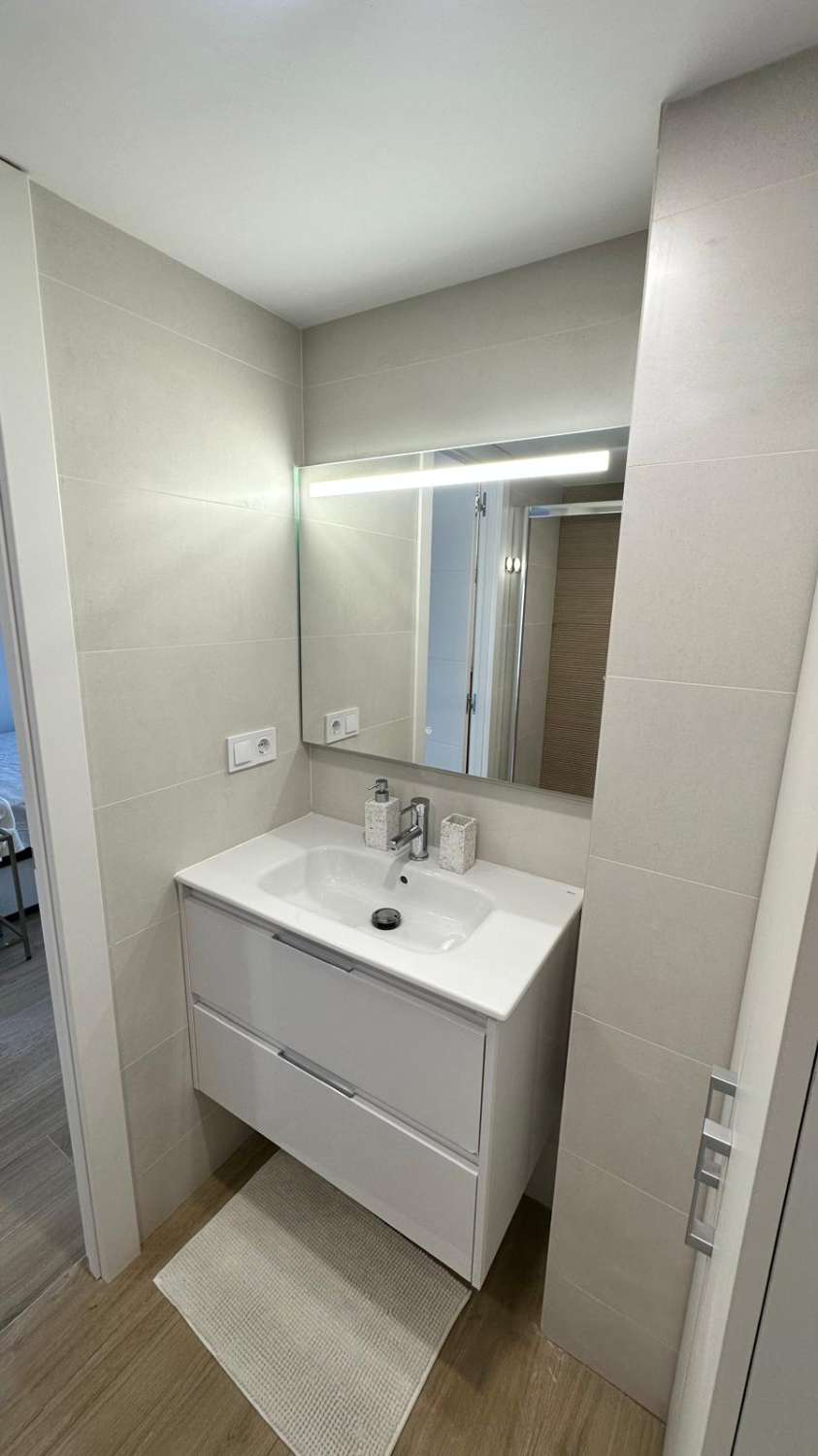 Bydlení u moře – moderní apartmán jen 20 metrů od pláže, Torrevieja