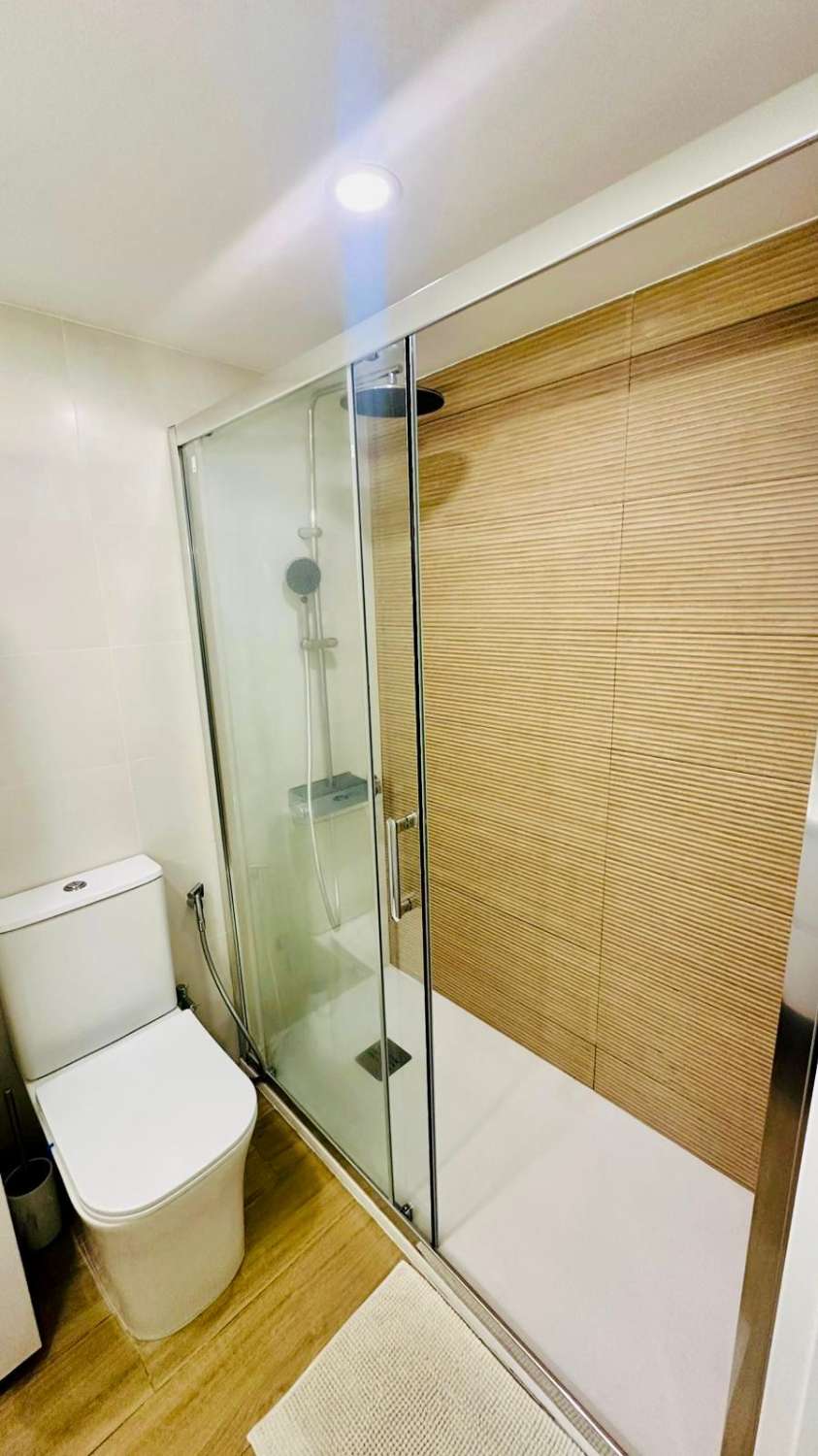 Bydlení u moře – moderní apartmán jen 20 metrů od pláže, Torrevieja