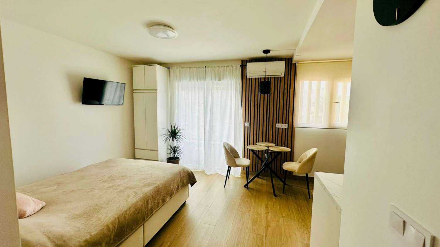 Bydlení u moře – moderní apartmán jen 20 metrů od pláže, Torrevieja