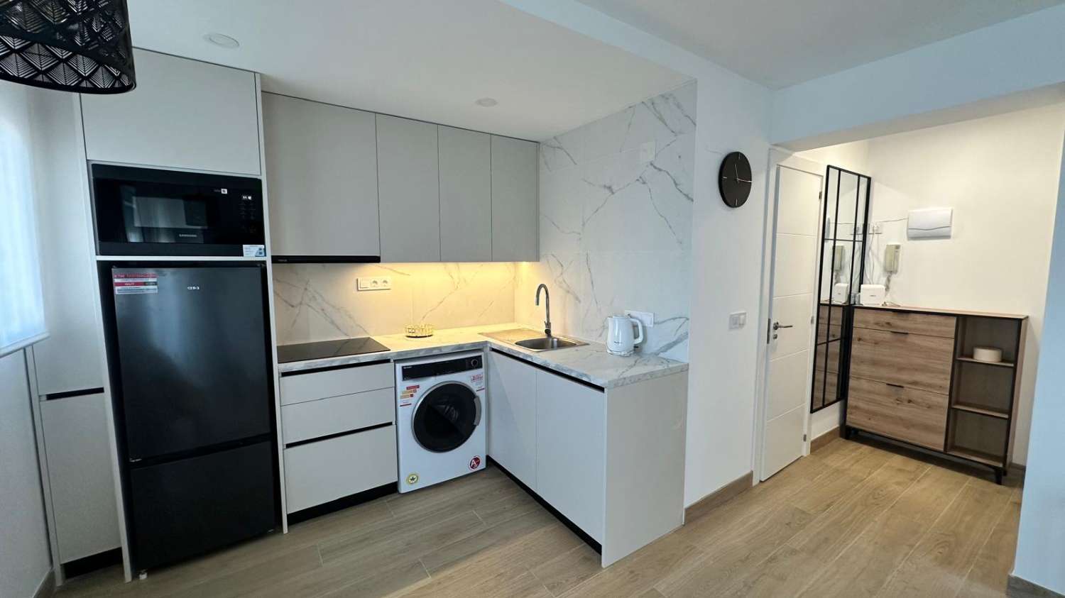 Bydlení u moře – moderní apartmán jen 20 metrů od pláže, Torrevieja