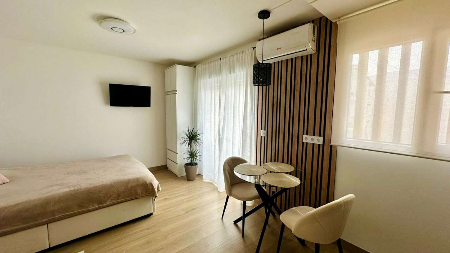Bydlení u moře – moderní apartmán jen 20 metrů od pláže, Torrevieja