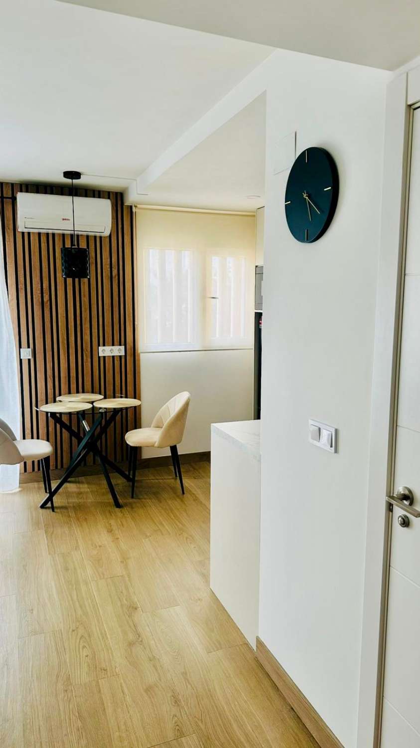 Bydlení u moře – moderní apartmán jen 20 metrů od pláže, Torrevieja