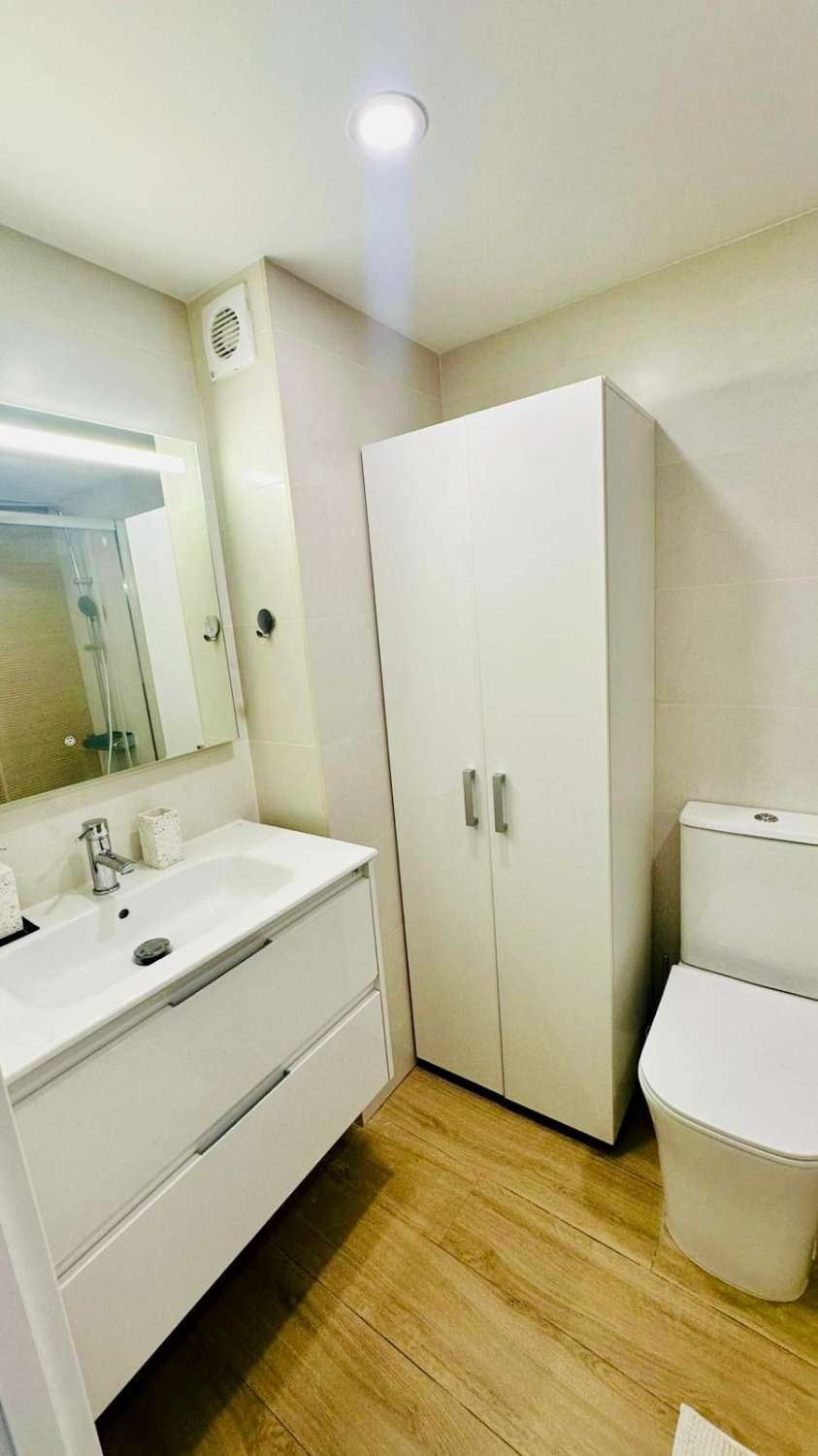Bydlení u moře – moderní apartmán jen 20 metrů od pláže, Torrevieja