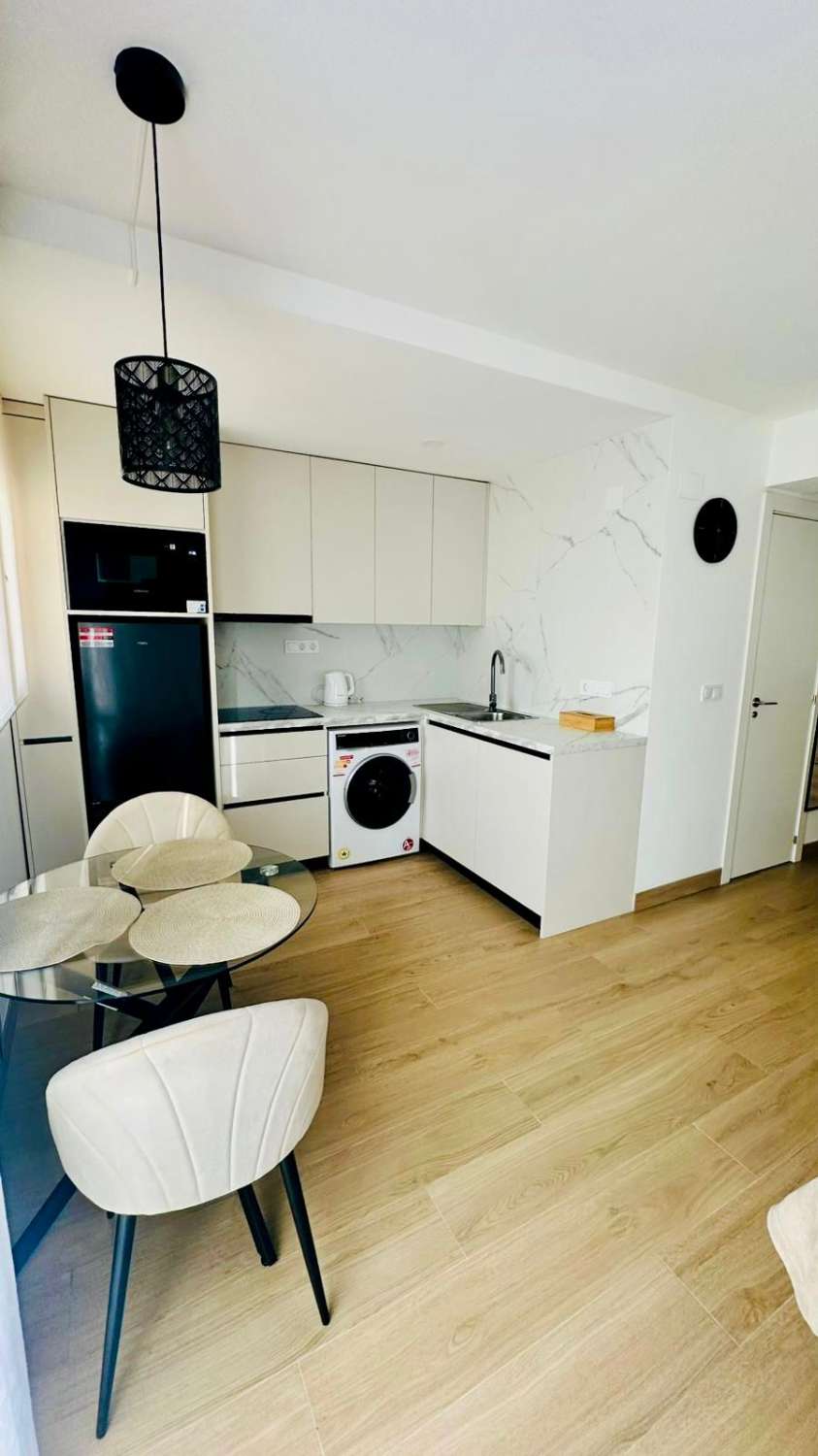 Bydlení u moře – moderní apartmán jen 20 metrů od pláže, Torrevieja