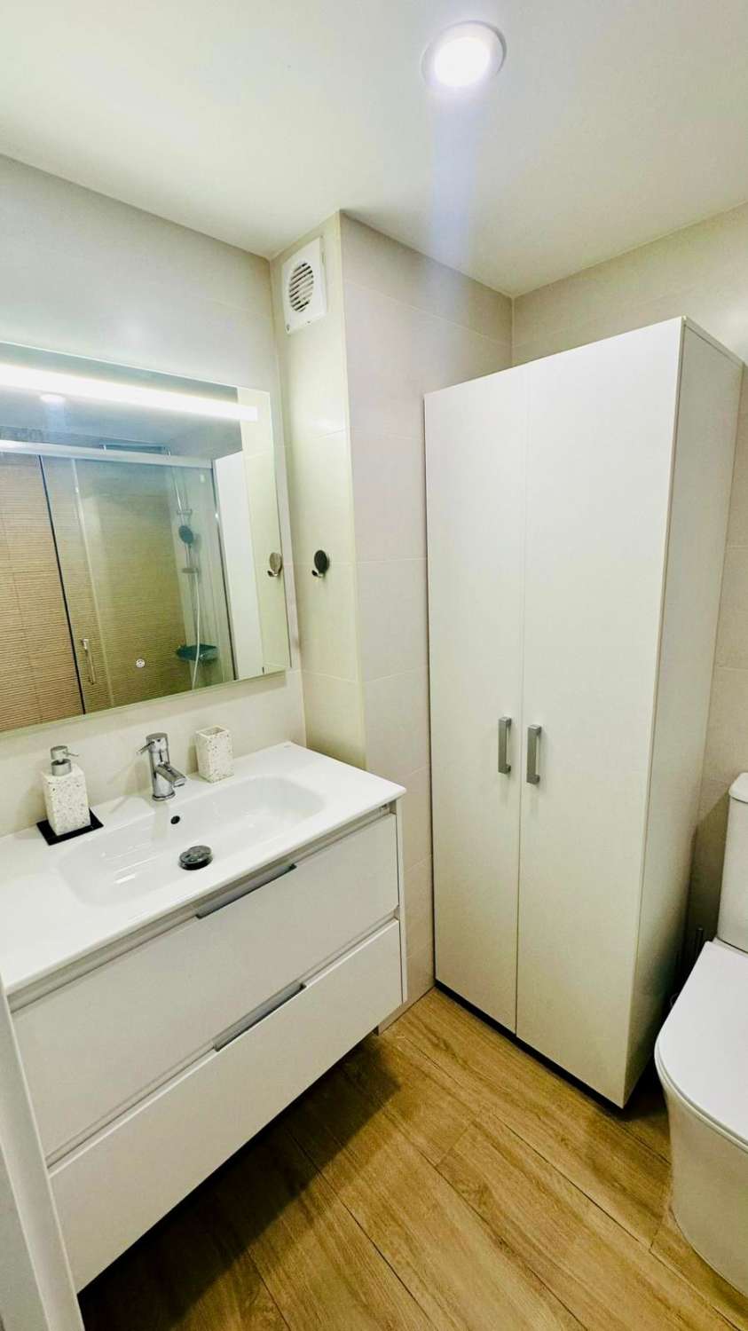 Bydlení u moře – moderní apartmán jen 20 metrů od pláže, Torrevieja