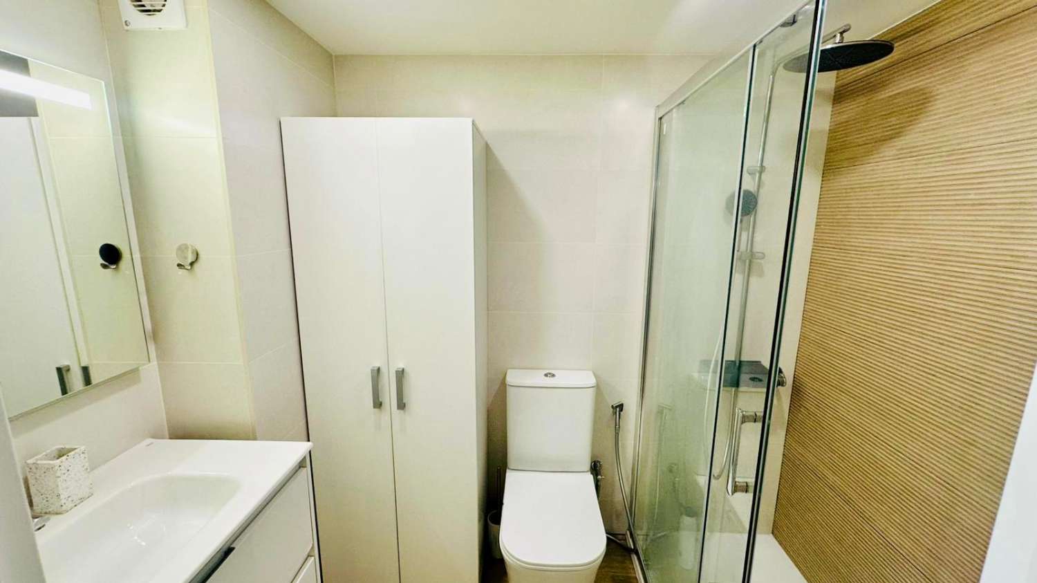 Bydlení u moře – moderní apartmán jen 20 metrů od pláže, Torrevieja