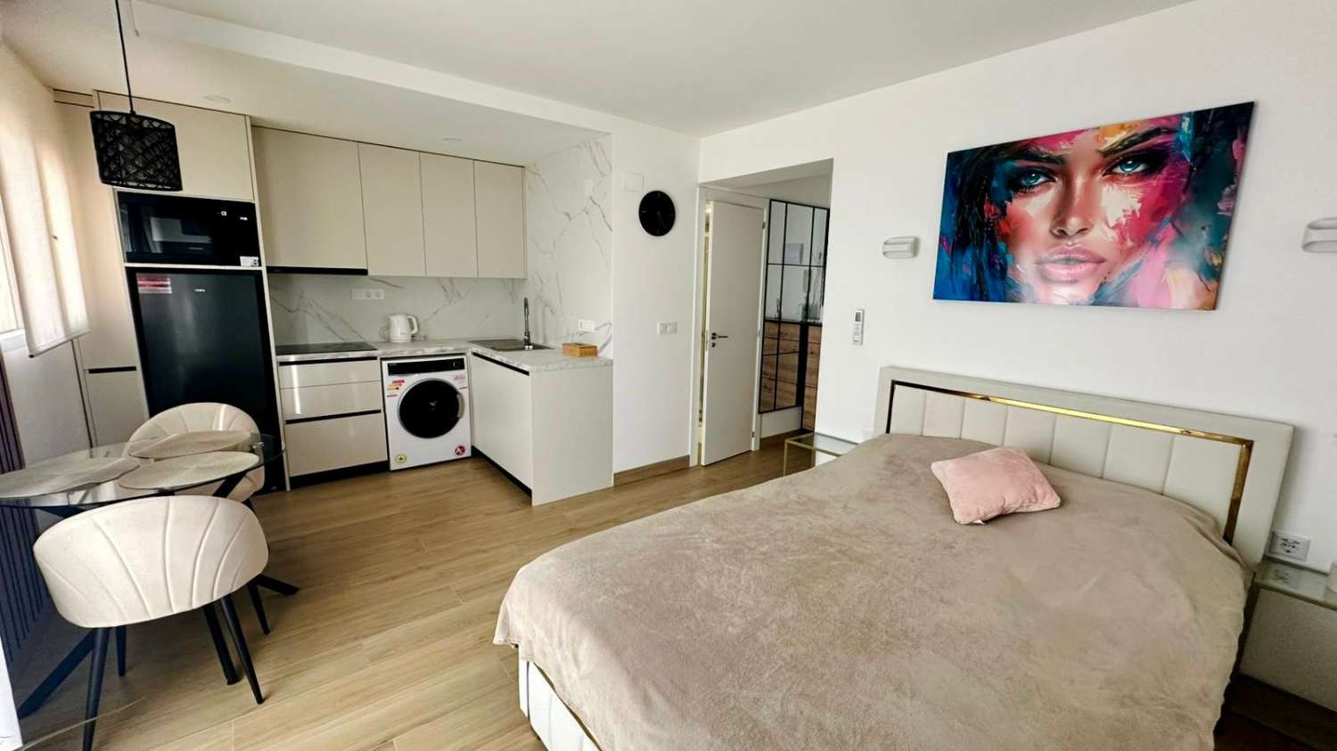 Bydlení u moře – moderní apartmán jen 20 metrů od pláže, Torrevieja