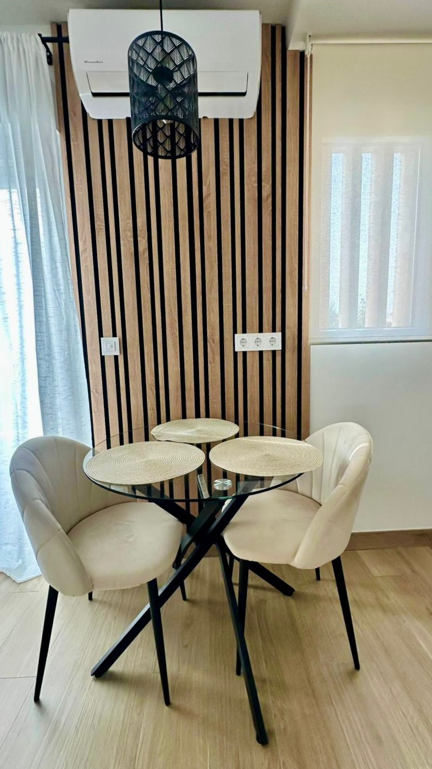 Bydlení u moře – moderní apartmán jen 20 metrů od pláže, Torrevieja