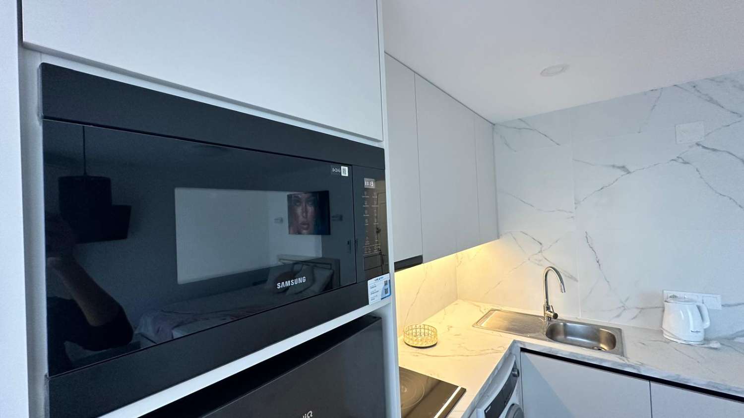 Bydlení u moře – moderní apartmán jen 20 metrů od pláže, Torrevieja