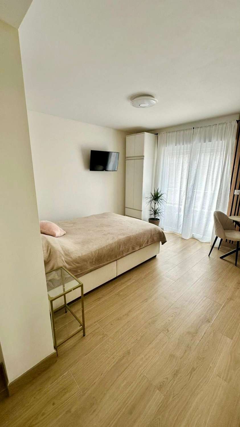 Bydlení u moře – moderní apartmán jen 20 metrů od pláže, Torrevieja