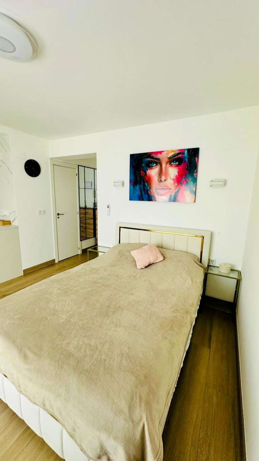 Bydlení u moře – moderní apartmán jen 20 metrů od pláže, Torrevieja