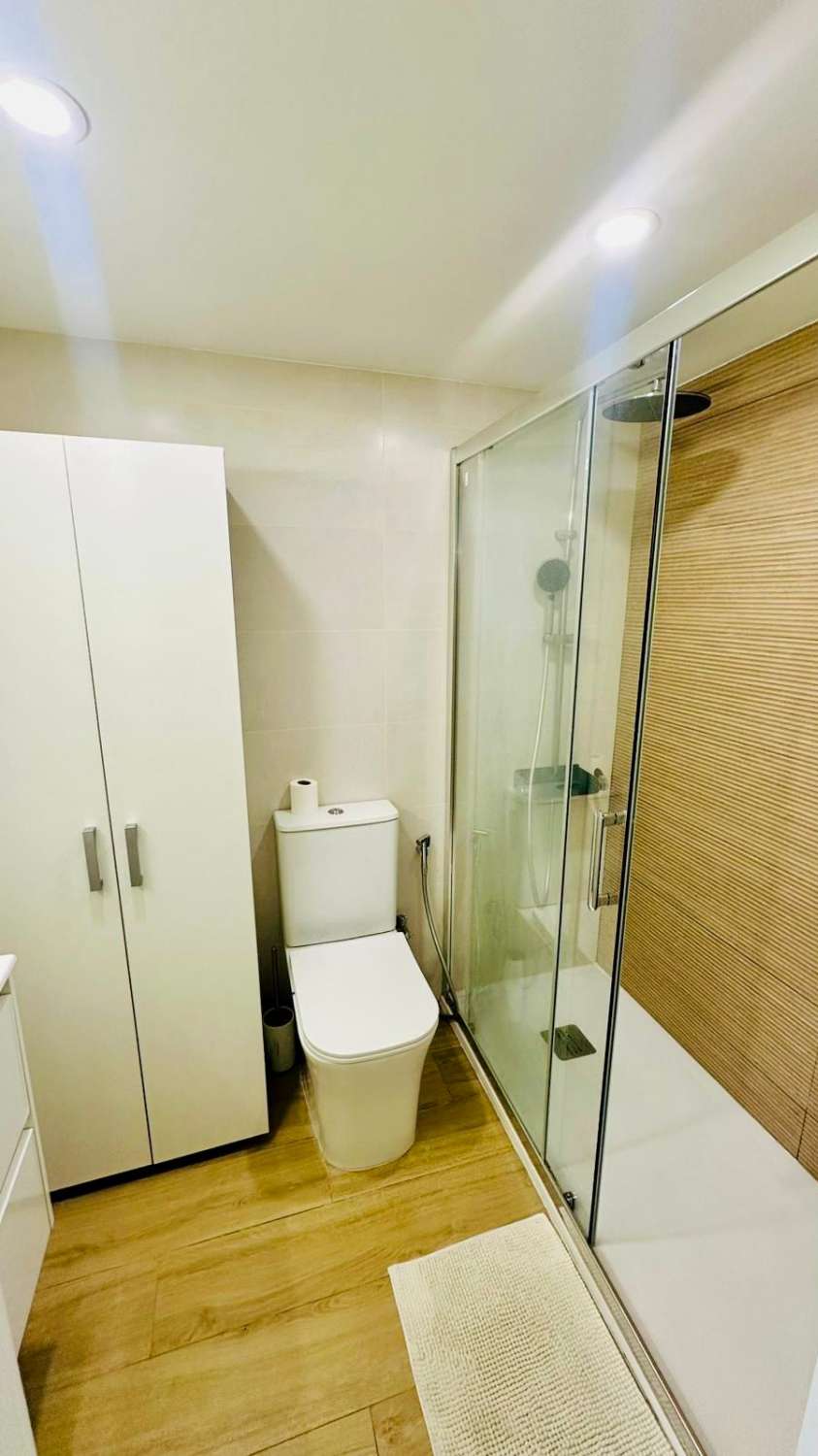 Bydlení u moře – moderní apartmán jen 20 metrů od pláže, Torrevieja