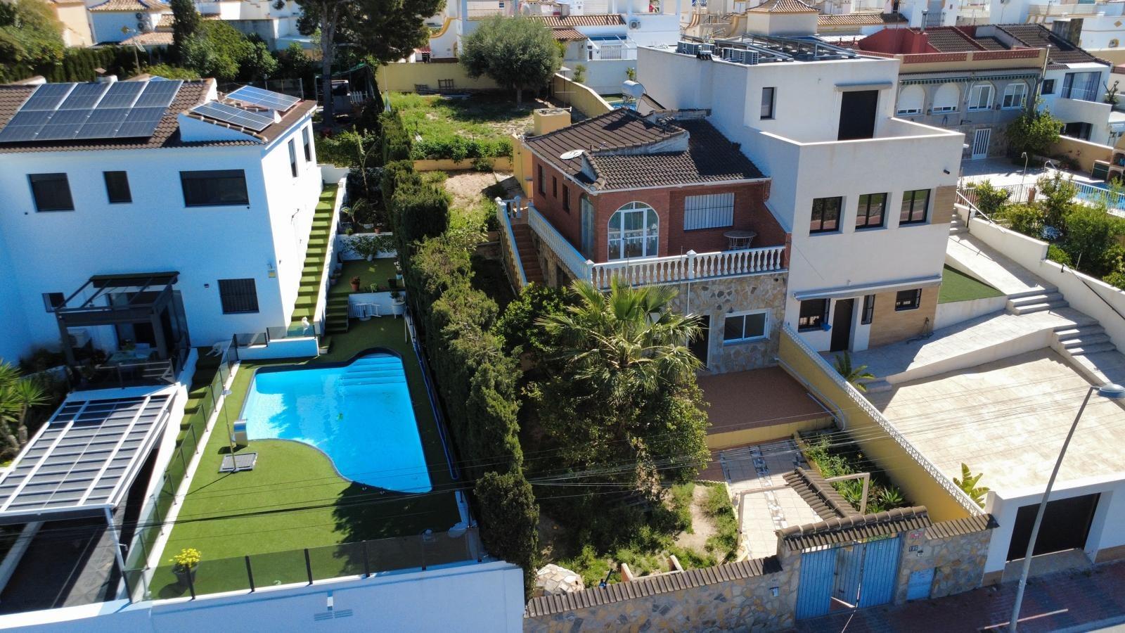 Villa te koop in Torrevieja
