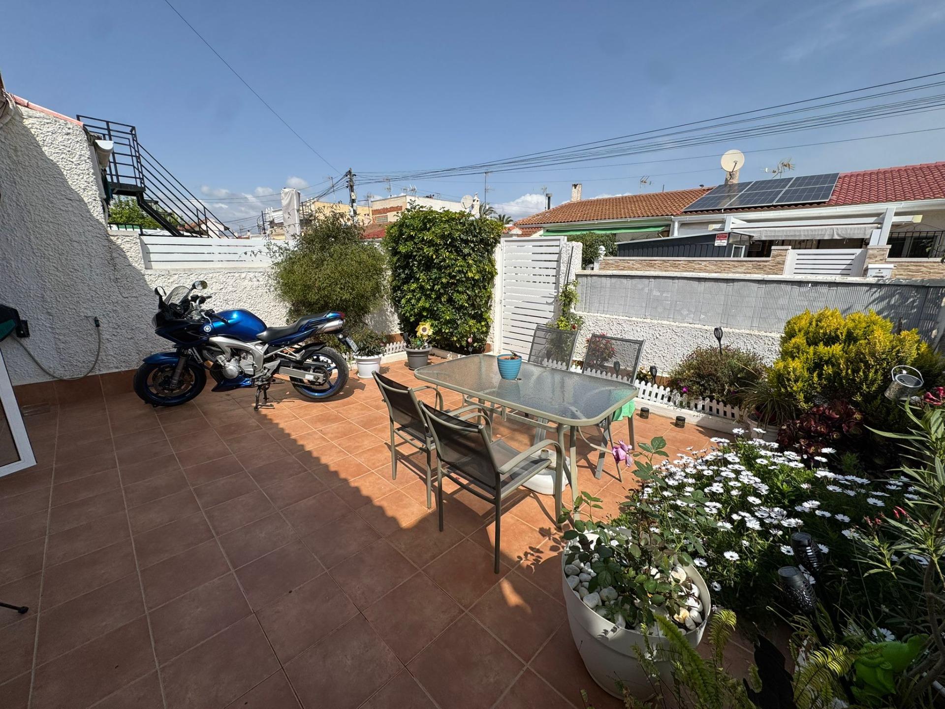 Stylový bungalov s velkým pozemkem v La Siesta | Torrevieja