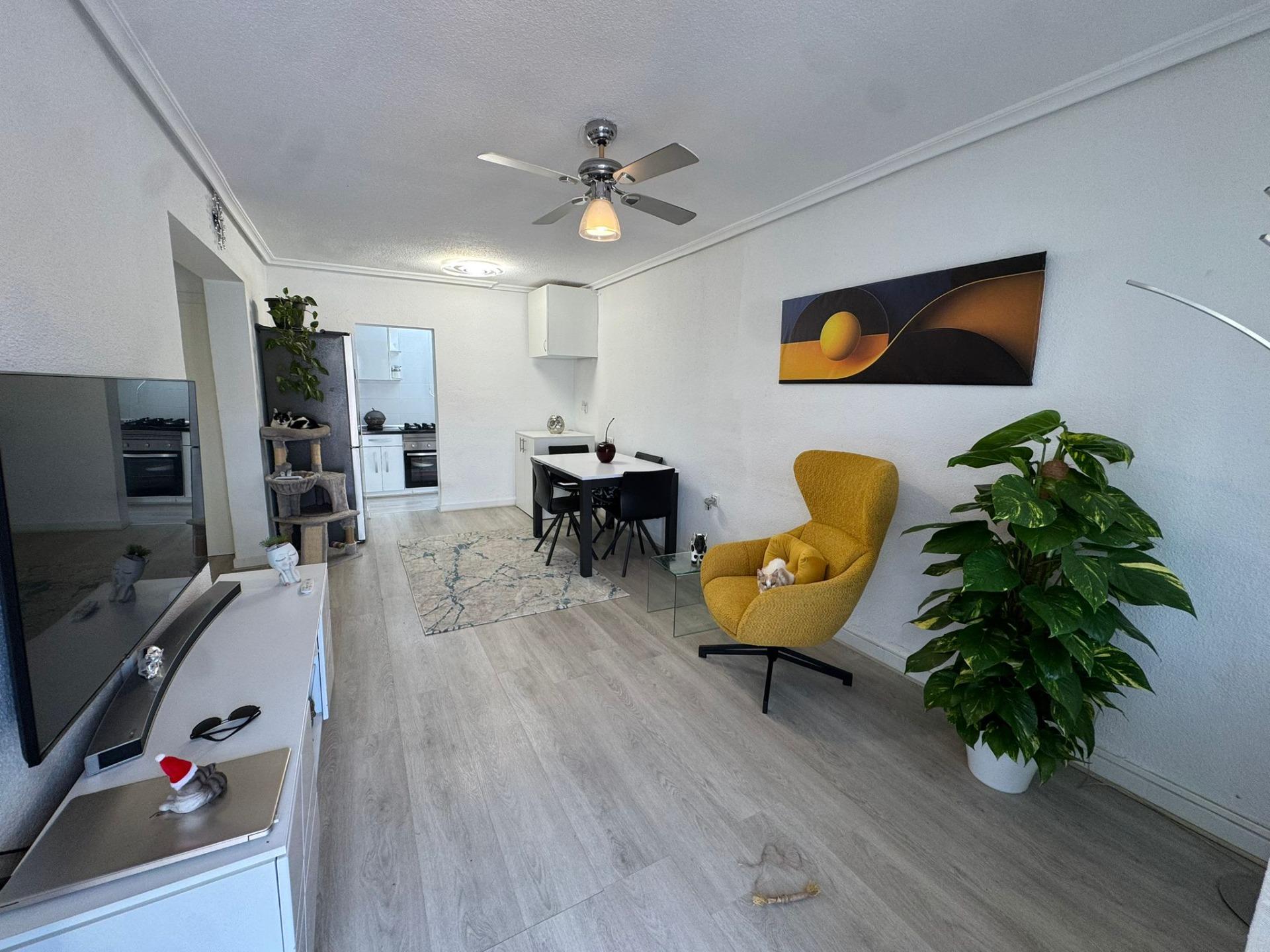 Stylový bungalov s velkým pozemkem v La Siesta | Torrevieja
