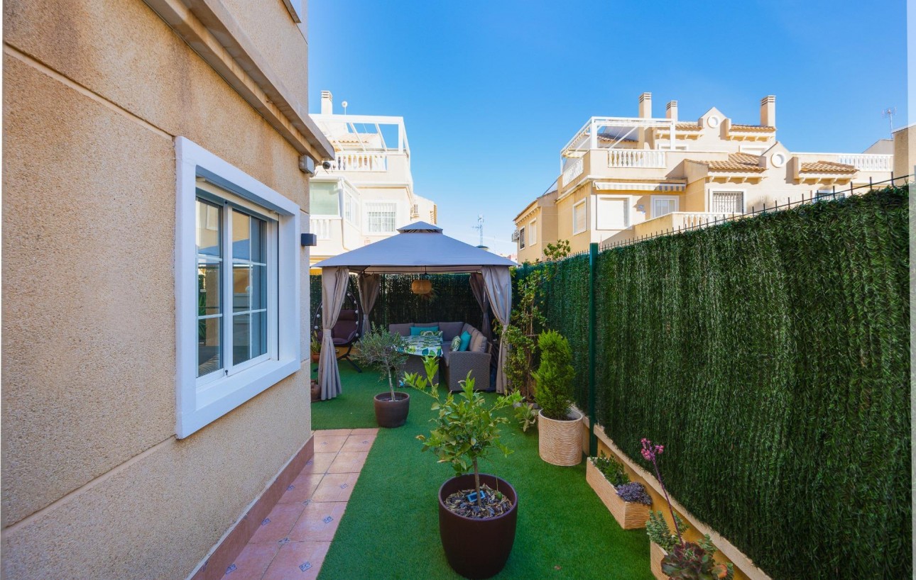 Fully Renovated Ground Floor Bungalow in Pueblo Marino | Torrevieja