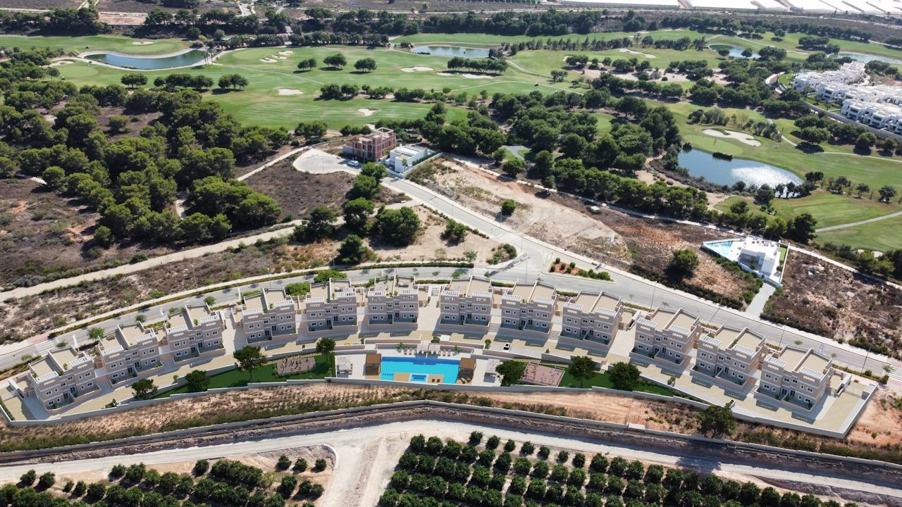 Nově postavené bungalovy v golfovém resortu Lo Romero v Pilar de la Horadada.
