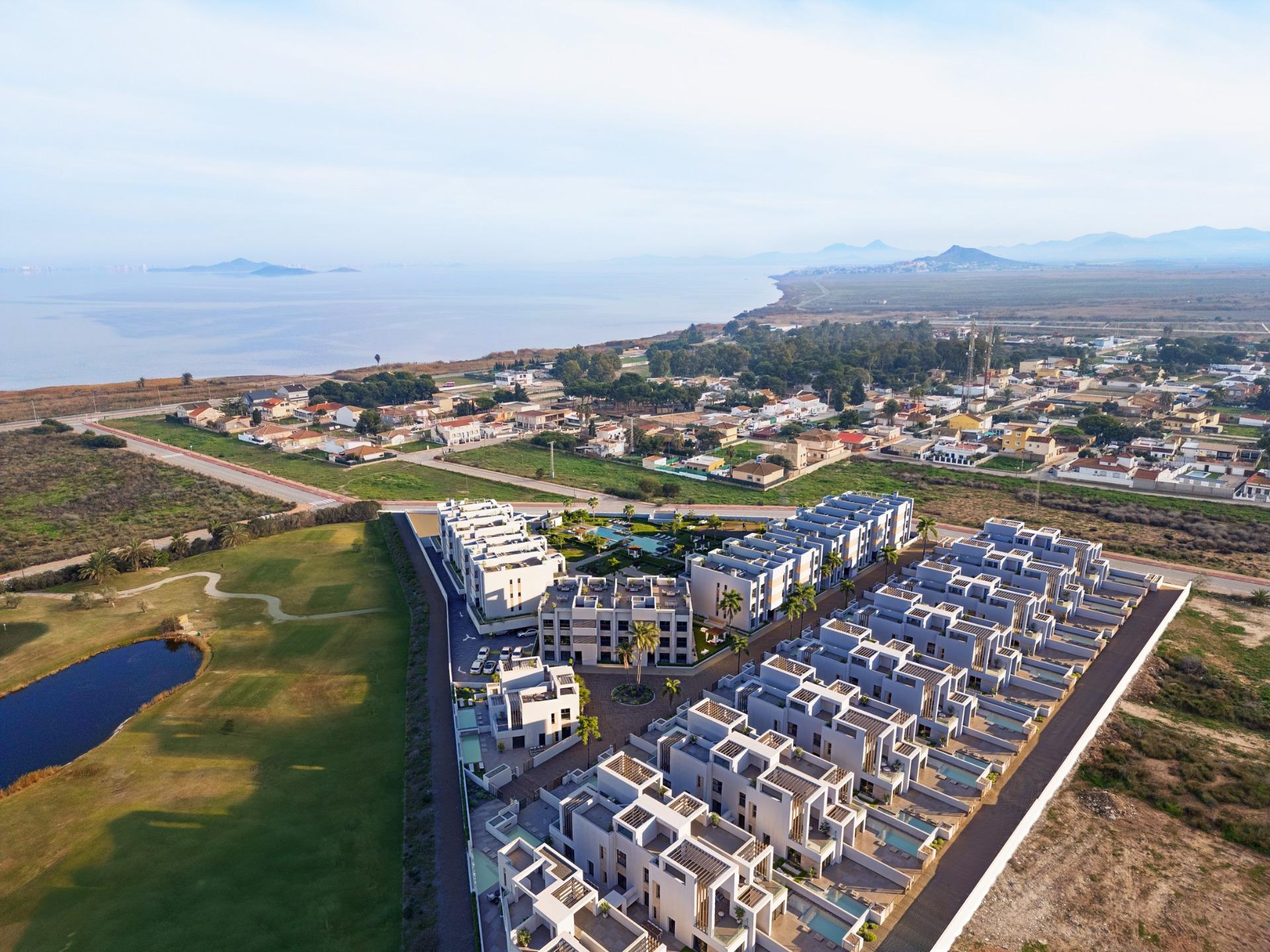 Novostavby apartmánů v La Serena Golf-Los Alcázares, blízko pláže.