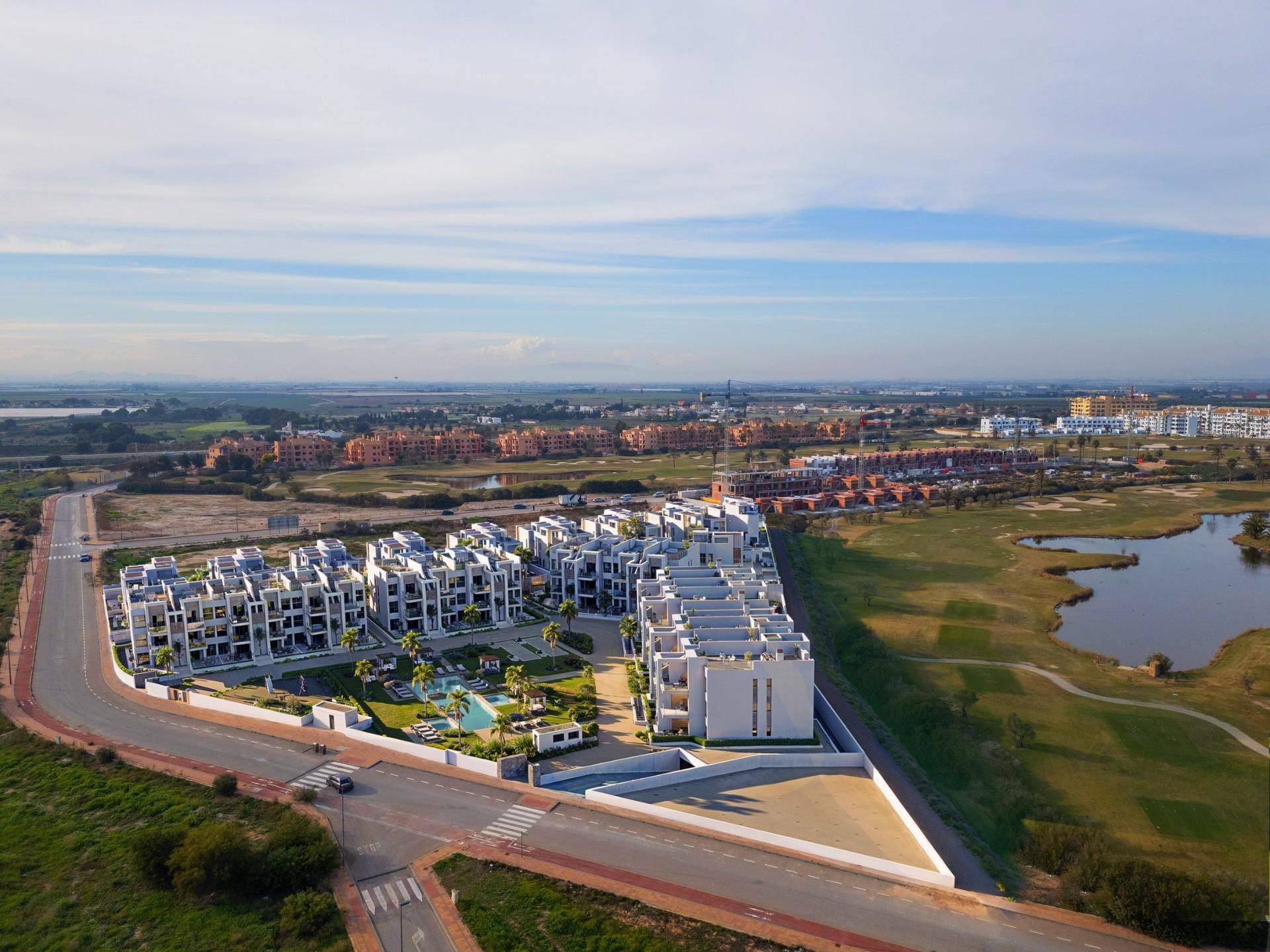 Novostavby apartmánů v La Serena Golf-Los Alcázares, blízko pláže.