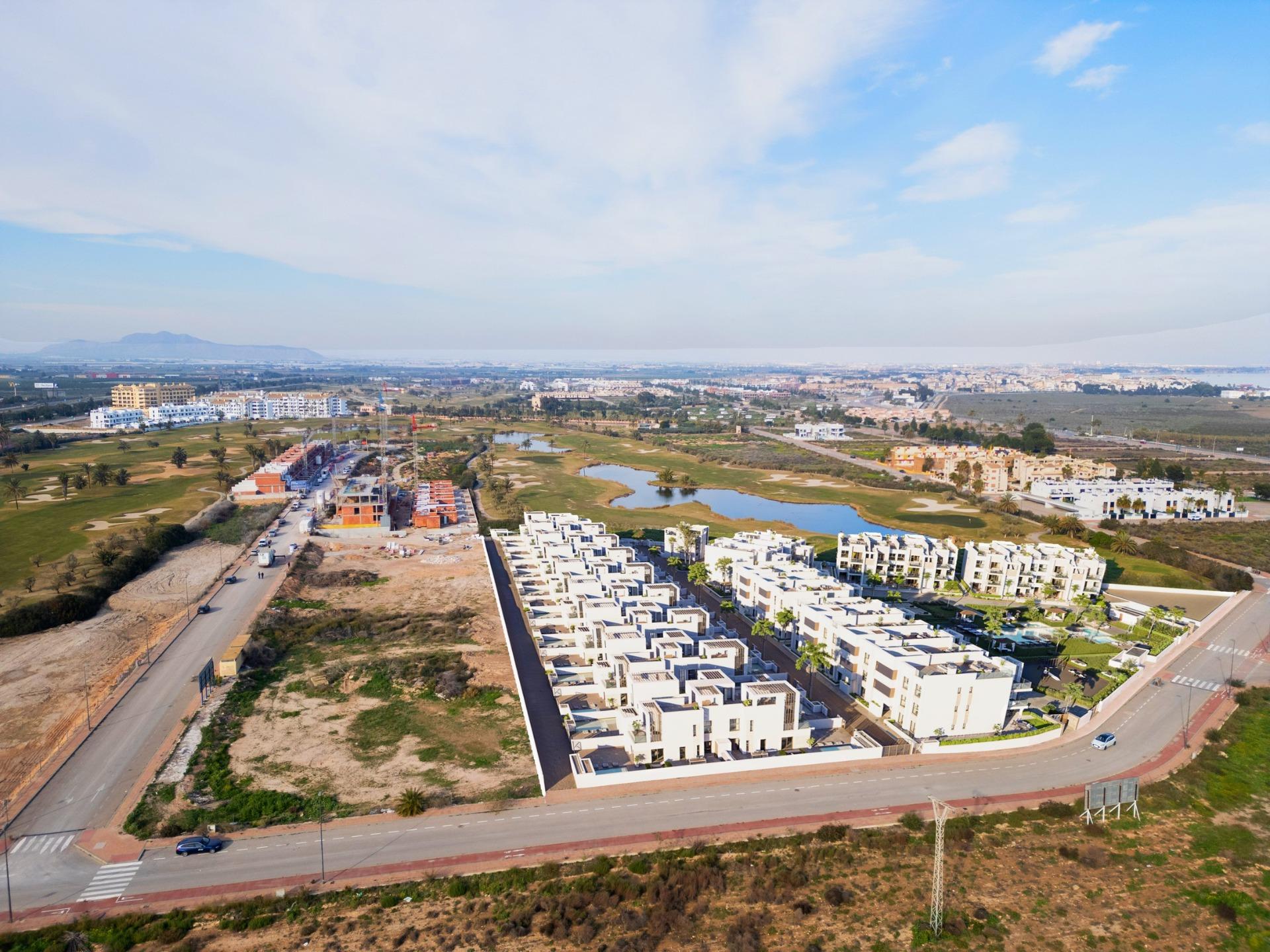 Novostavby apartmánů v La Serena Golf-Los Alcázares, blízko pláže.