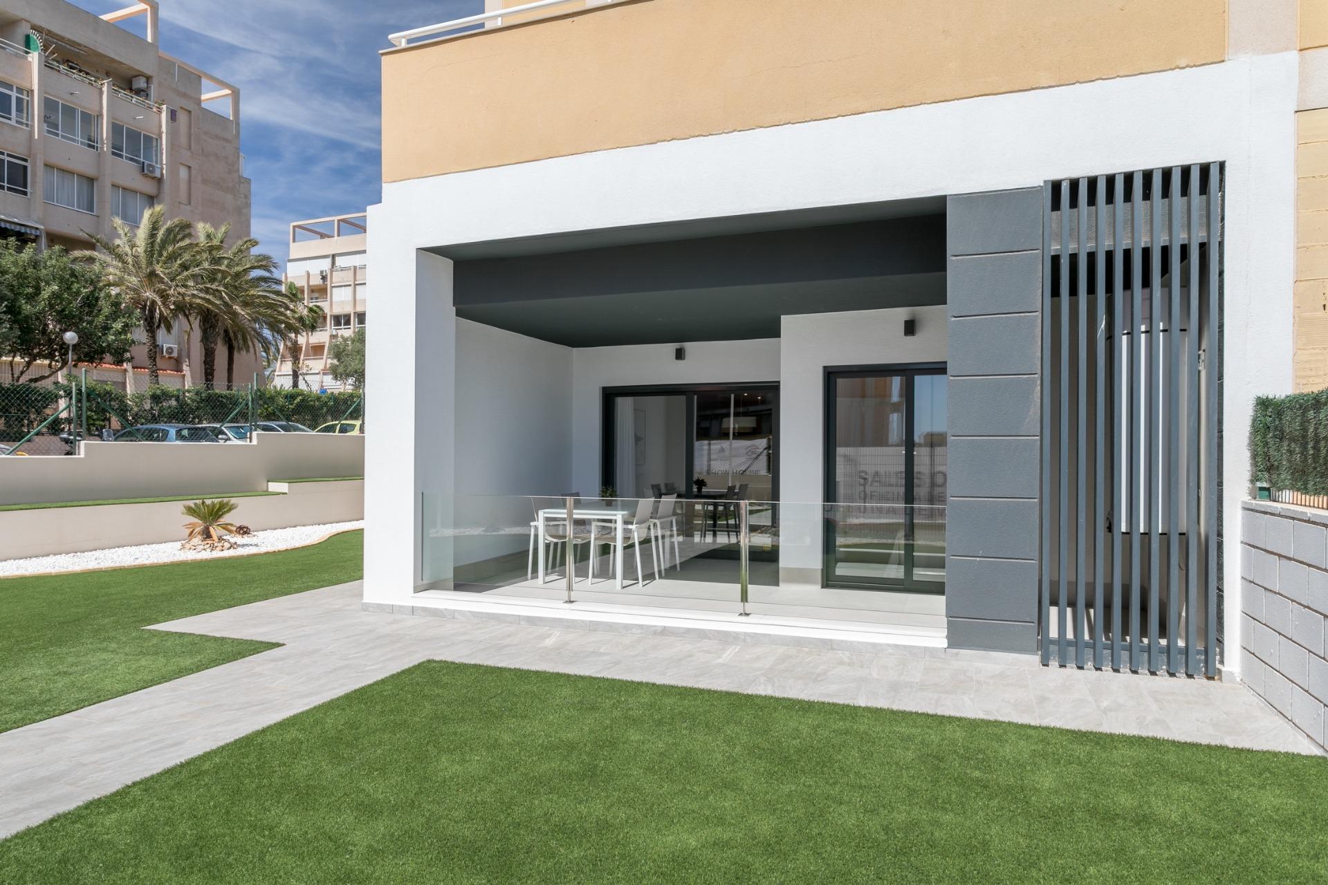 NEW GATED COMMUNITY IN TORREVIEJA, JUST 700M FROM THE BEACH