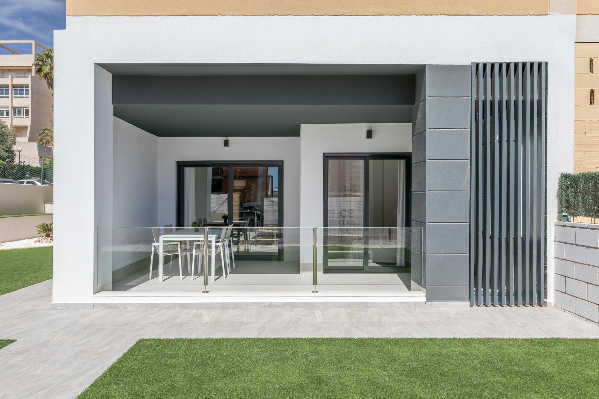 NEW GATED COMMUNITY IN TORREVIEJA, JUST 700M FROM THE BEACH