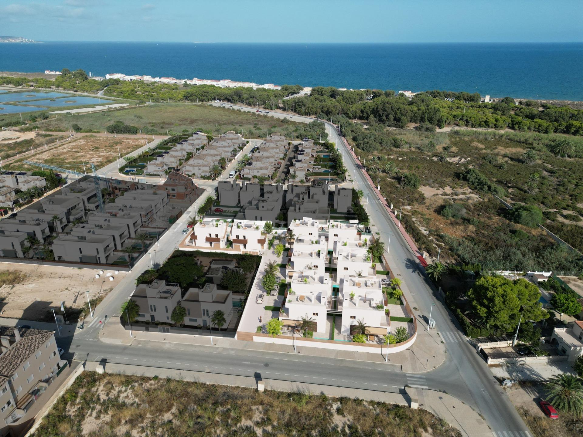 VILLA U PLÁŽE V PINETU! LA MARINA ( ELCHE)