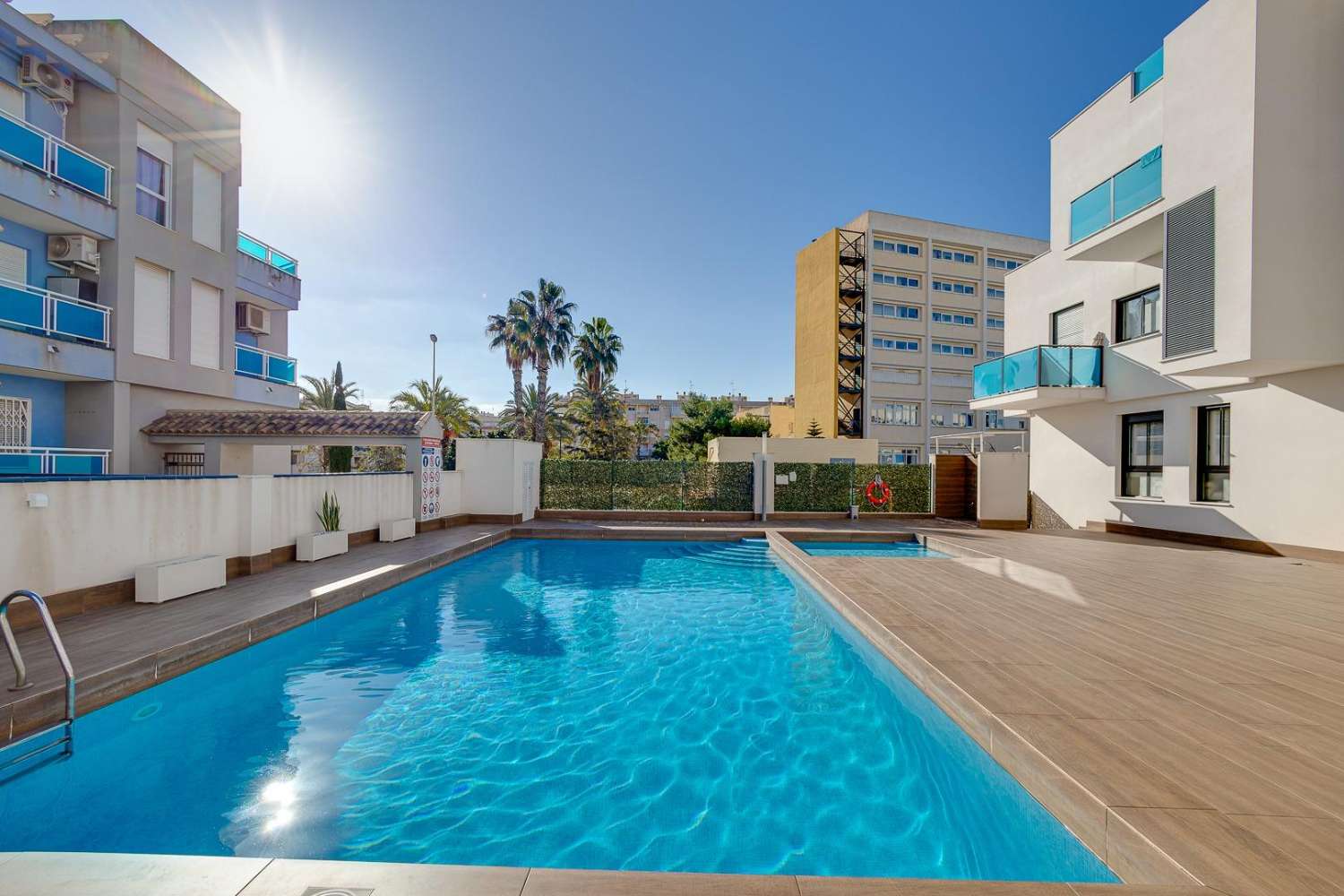 2-BEDROOM SOUTH-FACING APARTMENT WITH COMMUNAL POOL – TORREVIEJA