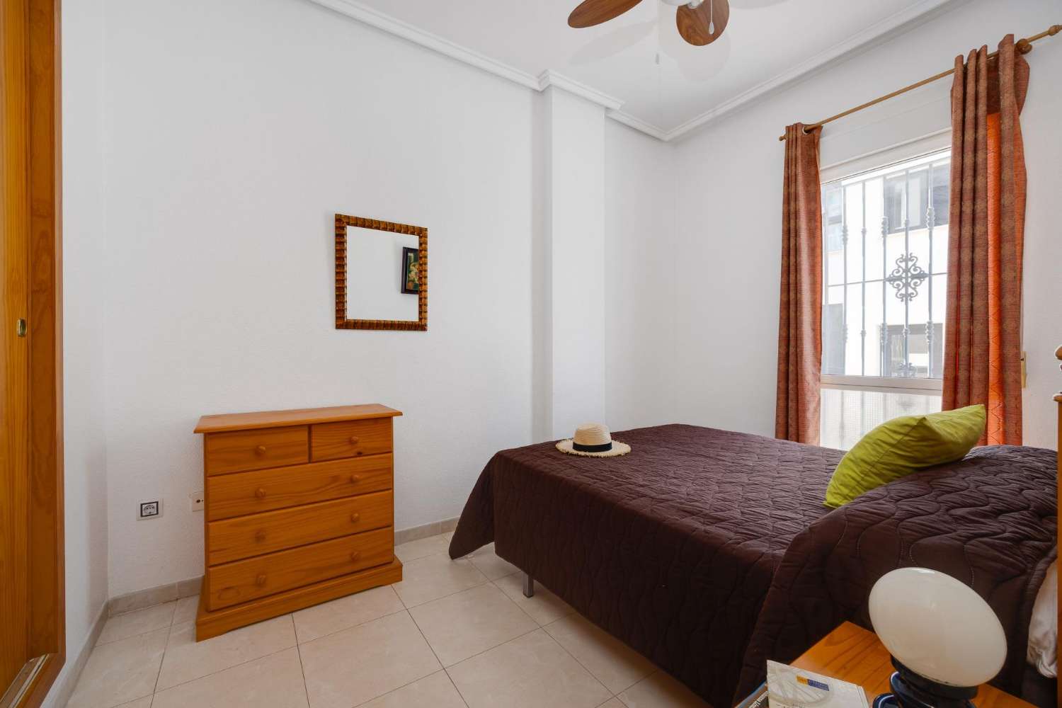 2-BEDROOM SOUTH-FACING APARTMENT WITH COMMUNAL POOL – TORREVIEJA